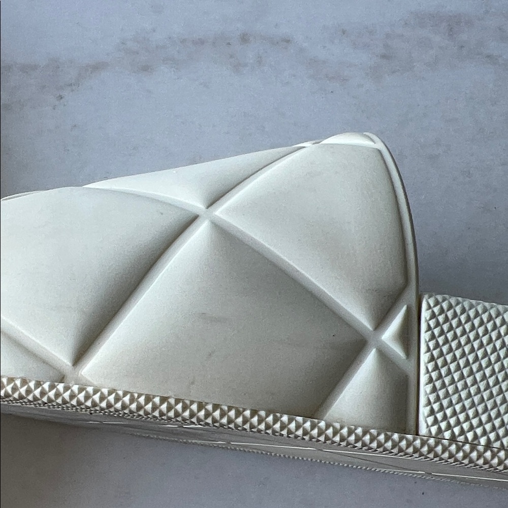Bottega Veneta Cream Quilted Slide Sandals Size 34 - Picture 9 of 9